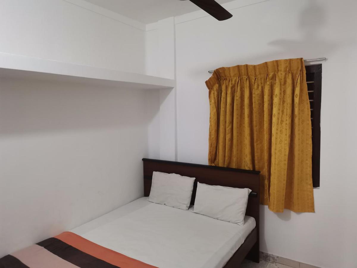 Nallur Holidays Inn Джафна Экстерьер фото
