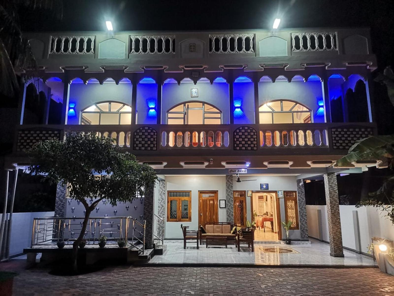 Nallur Holidays Inn Джафна Экстерьер фото