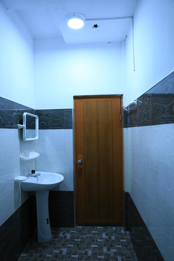 Nallur Holidays Inn Джафна Экстерьер фото